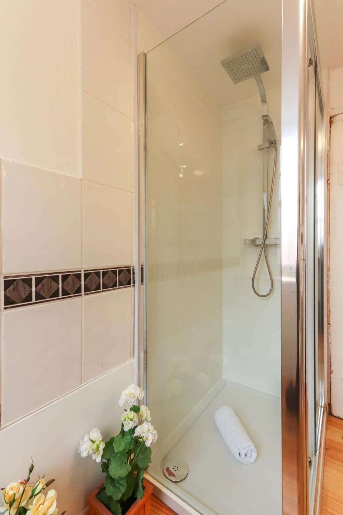 Christmas Steps Quirky 2 Bed - Hopewell *