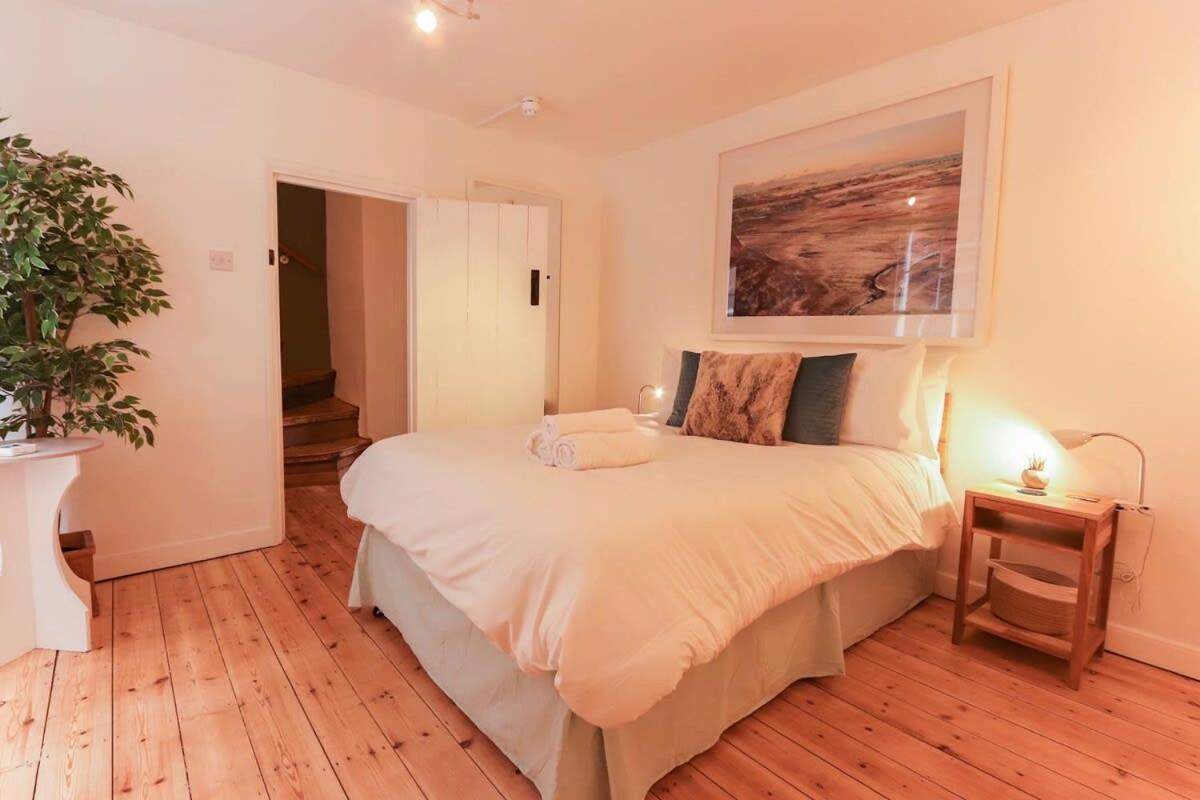 Christmas Steps Quirky 2 Bed - Hopewell *